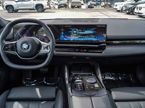 Certified 2025 BMW 530i RWD image 12