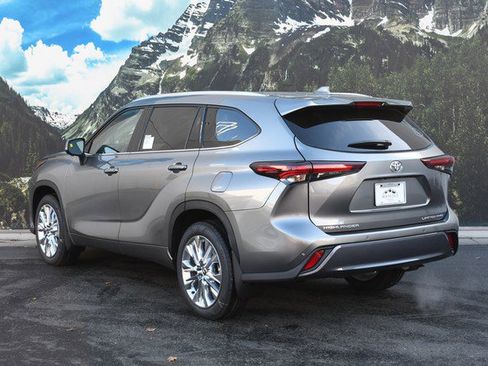 New 2026 Toyota Highlander Limited image 3