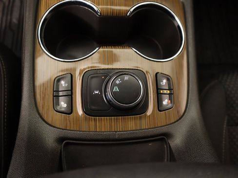 Used 2023 GMC Acadia SLE w/ Driver Convenience Package image 7