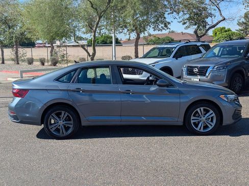 Used 2024 Volkswagen Jetta SE image 7