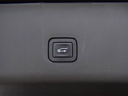 Used 2023 Chevrolet Traverse High Country w/ LPO, Cargo Package AWD/4WD image 26