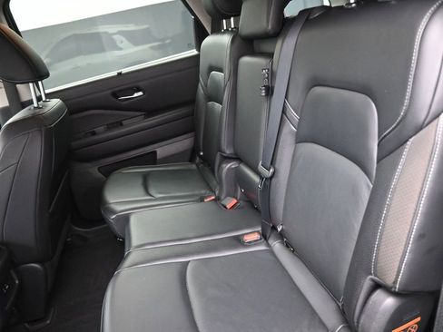 Used 2022 Nissan Pathfinder SL image 12