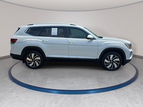Used 2025 Volkswagen Atlas SEL AWD/4WD image 4
