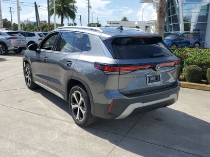 New 2025 Volkswagen Tiguan SE