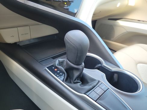 Used 2024 Toyota Camry LE w/ Convenience Package FWD image 28