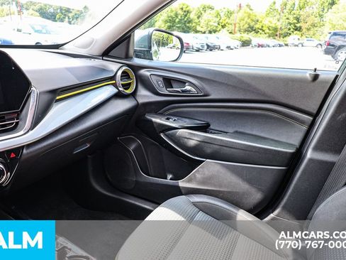 Used 2025 Chevrolet Trax LT FWD image 42