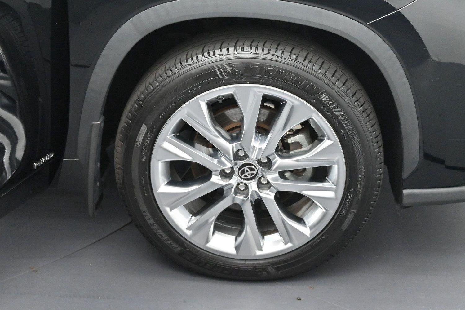 Used 2023 Toyota Highlander Limited AWD/4WD image 41