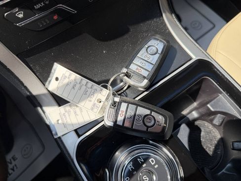 Used 2019 Ford Edge SEL w/ Equipment Group 201A AWD/4WD image 16