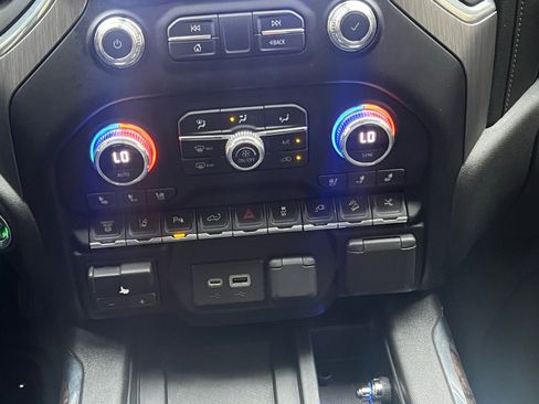 Used 2021 GMC Sierra 2500 Denali w/ Denali Black Diamond Edition image 35