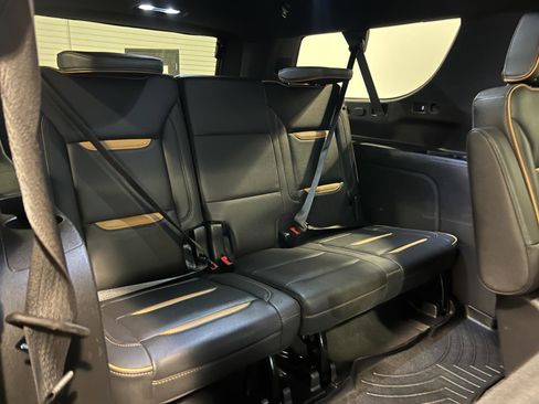 Used 2022 GMC Yukon SLT w/ SLT Luxury Package image 35