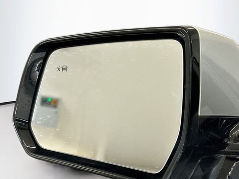 Used 2021 Chevrolet Traverse LT image 16