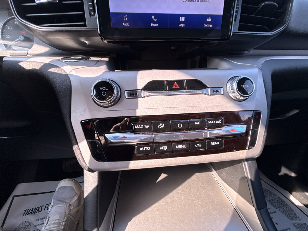 Used 2024 Ford Explorer XLT AWD/4WD image 24