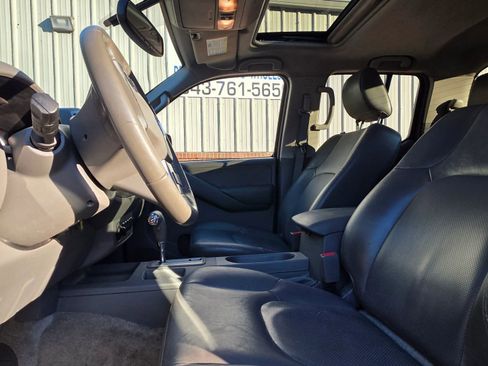 Used 2013 Nissan Frontier SL w/ Moonroof Pkg image 11