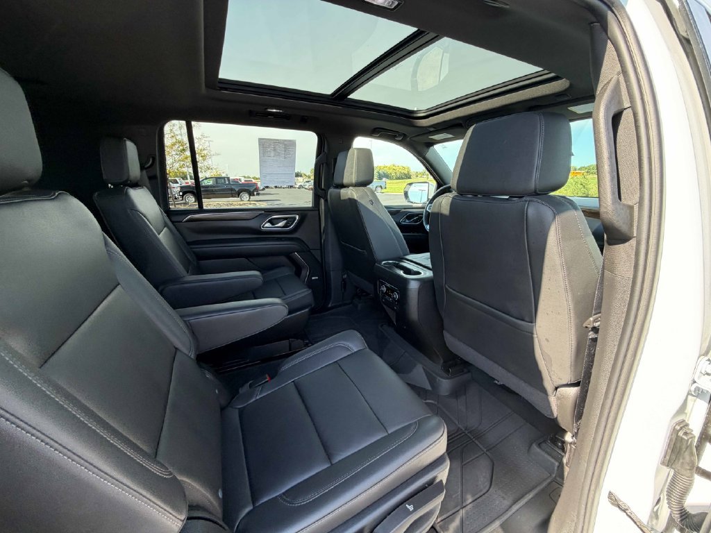 Used 2024 Chevrolet Suburban Z71 w/ Luxury Package AWD/4WD image 26