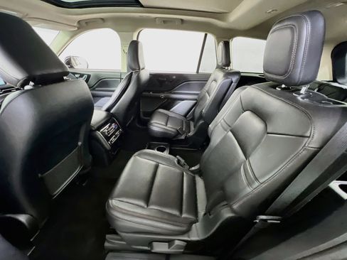 Used 2023 Lincoln Aviator AWD w/ Premium Package image 25