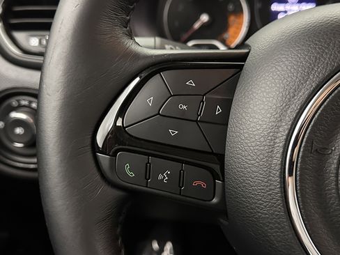 Used 2018 Jeep Renegade Altitude w/ Safety & Security Group FWD image 19