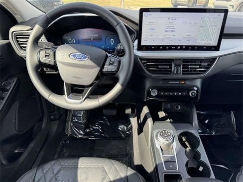 Used 2023 Ford Escape Platinum w/ Premium Technology Package image 2