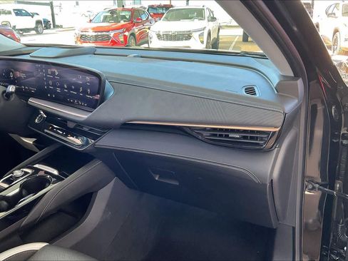 Certified 2025 Buick Envision Sport Touring image 17