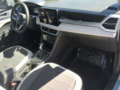 New 2026 Volkswagen Taos SE FWD image 11