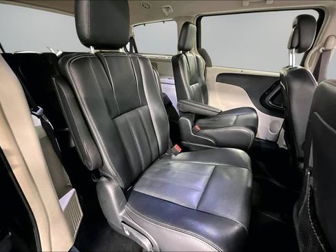 Used 2015 Chrysler Town & Country Touring-L w/ Driver Convenience Group FWD image 22
