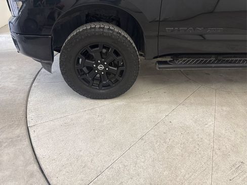 Used 2019 Nissan Titan SL w/ Midnight Edition AWD/4WD image 11