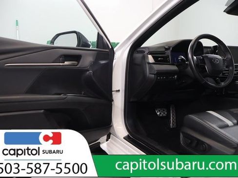 Used 2025 Toyota Camry SE FWD image 9