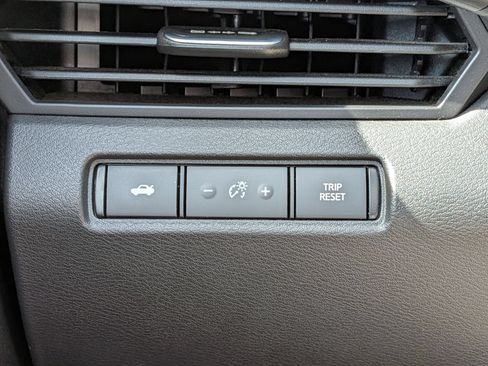 Used 2024 Nissan Altima 2.5 SV FWD image 17