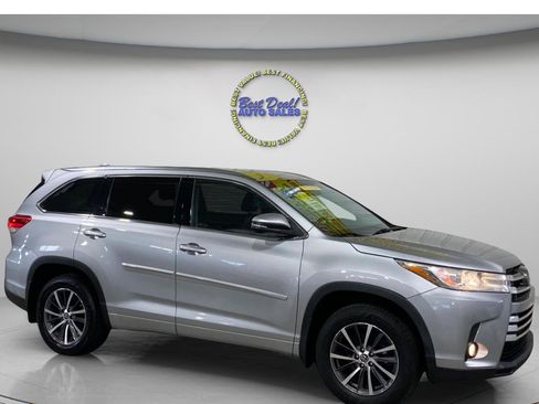 Used 2017 Toyota Highlander XLE AWD/4WD image 7