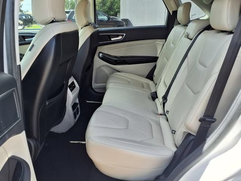 Used 2018 Ford Edge Titanium w/ Technology Package FWD image 11