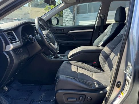 Used 2014 Toyota Highlander LE image 9