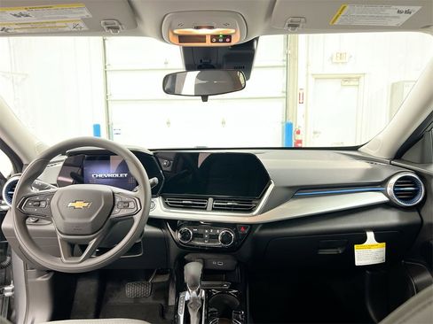 Certified 2025 Chevrolet Trax LT image 10