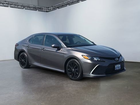 Used 2022 Toyota Camry LE FWD image 7