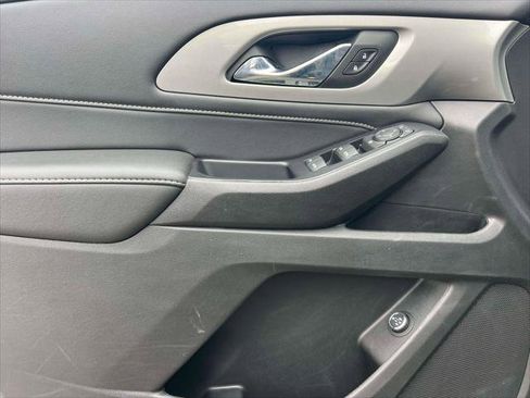 Used 2022 Chevrolet Traverse LT image 14