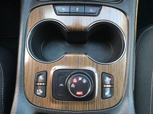 Used 2023 GMC Acadia SLE w/ Driver Convenience Package image 32