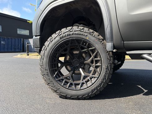 Used 2025 GMC Sierra 1500 Elevation w/ Elevation Premium Package AWD/4WD image 15