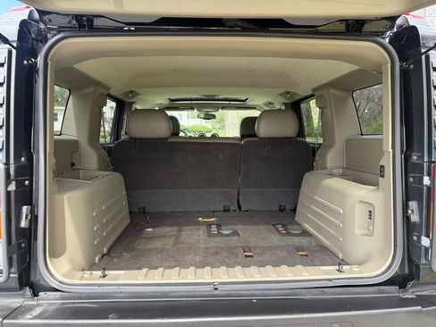 Used 2003 HUMMER H2 w/ Preferred Equipment Group image 34
