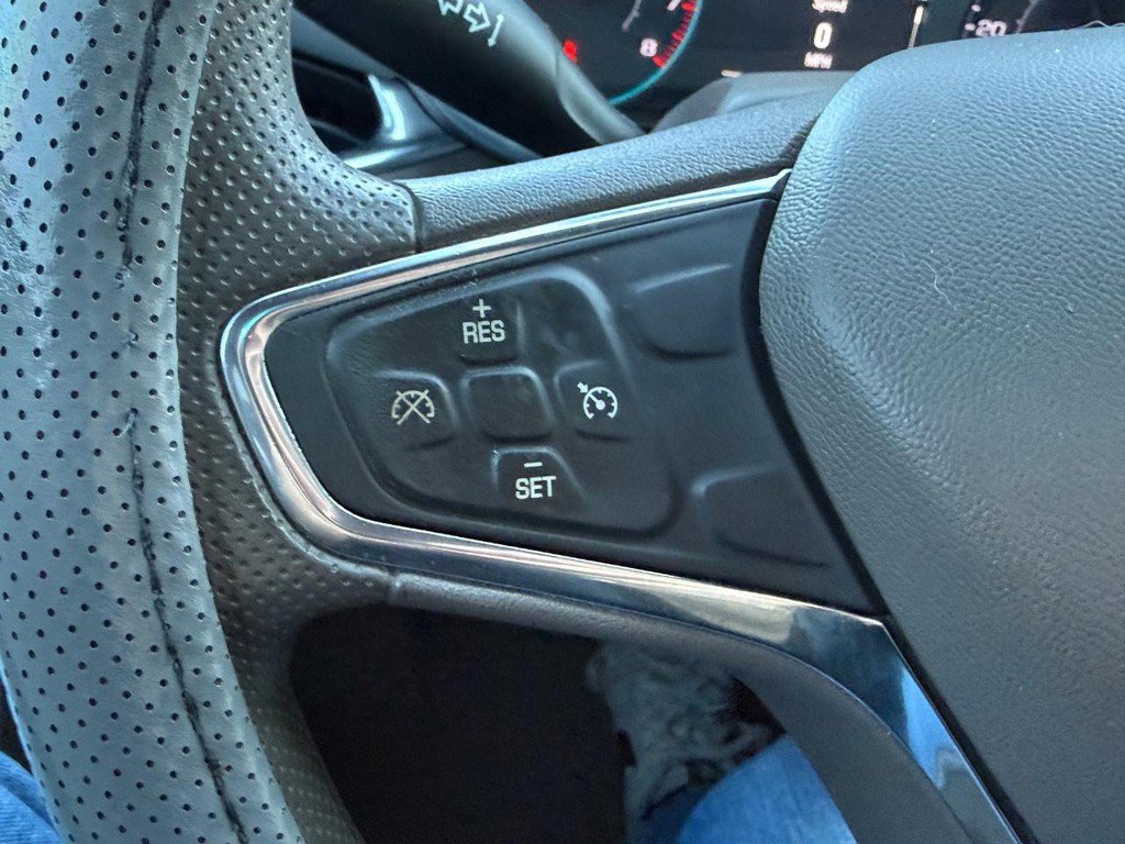 Used 2021 Chevrolet Malibu LT FWD image 17