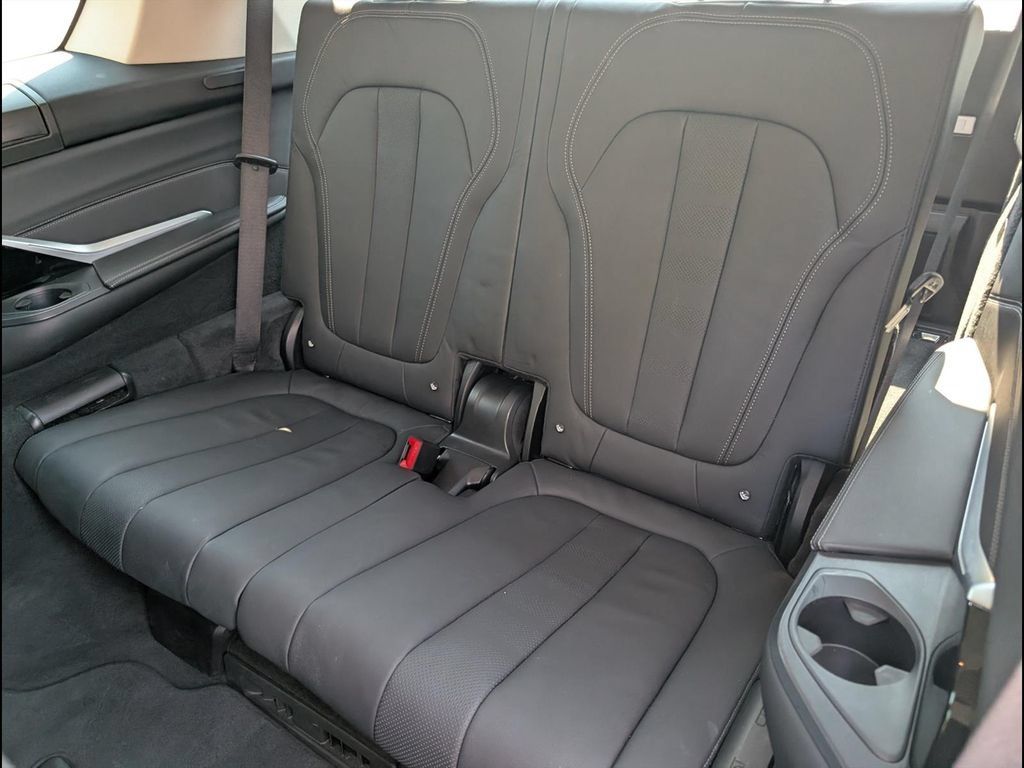 Used 2022 BMW X7 xDrive40i w/ Cold Weather Package AWD/4WD image 8