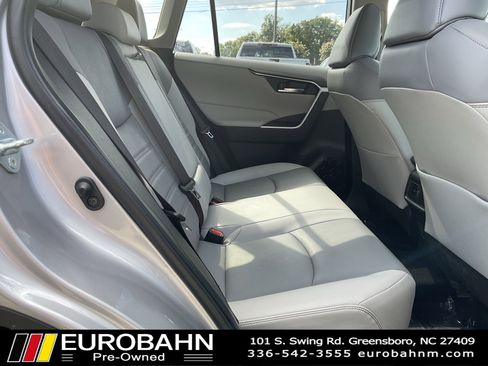 Used 2021 Toyota RAV4 XLE Premium image 17