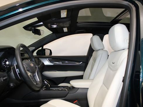 Certified 2025 Cadillac XT5 Sportv w/ Technology Package image 7