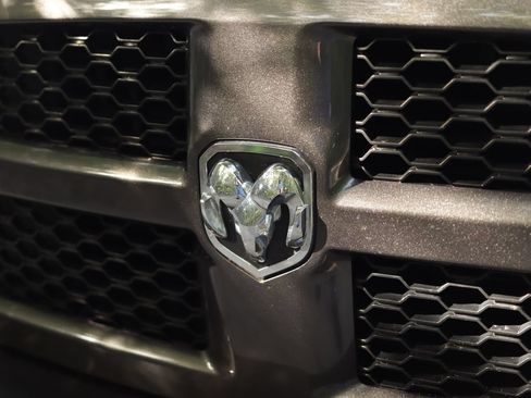 Used 2018 RAM 1500 Express AWD/4WD image 29