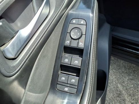 Used 2025 Nissan Rogue SV FWD image 21
