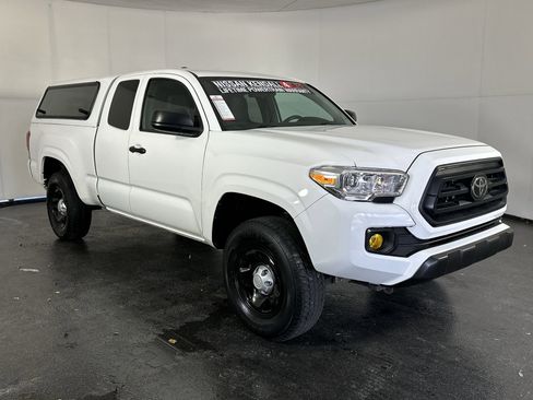 Used 2022 Toyota Tacoma 2WD Access Cab image 2