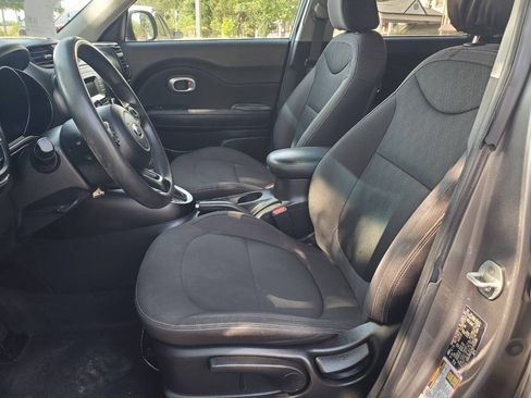 Used 2016 Kia Soul FWD image 10