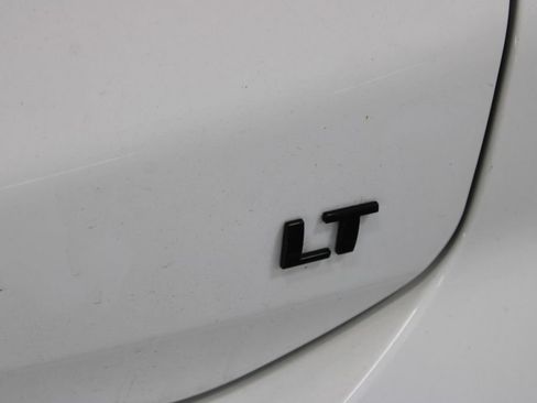 Used 2018 Chevrolet Equinox LT FWD image 22