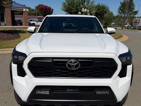 Used 2025 Toyota Tacoma 4x4 w/ TRD Off-Road Package image 8