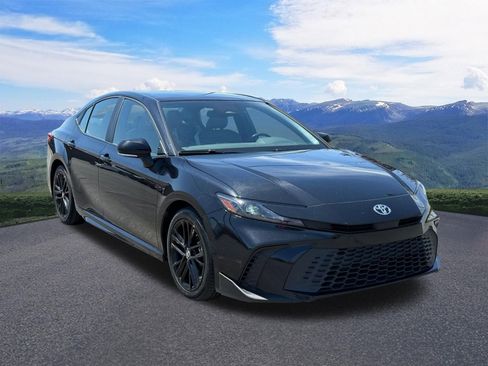 Used 2025 Toyota Camry SE FWD image 8