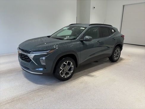 New 2026 Chevrolet Trax LT w/ Driver Confidence Package image 3