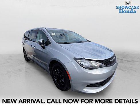 Used 2023 Chrysler Voyager LX FWD image 6