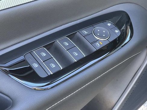 Certified 2025 Nissan Murano SL image 17